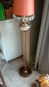 Vintage lampe avec abat jour 51" avec des pendeloques (100821)