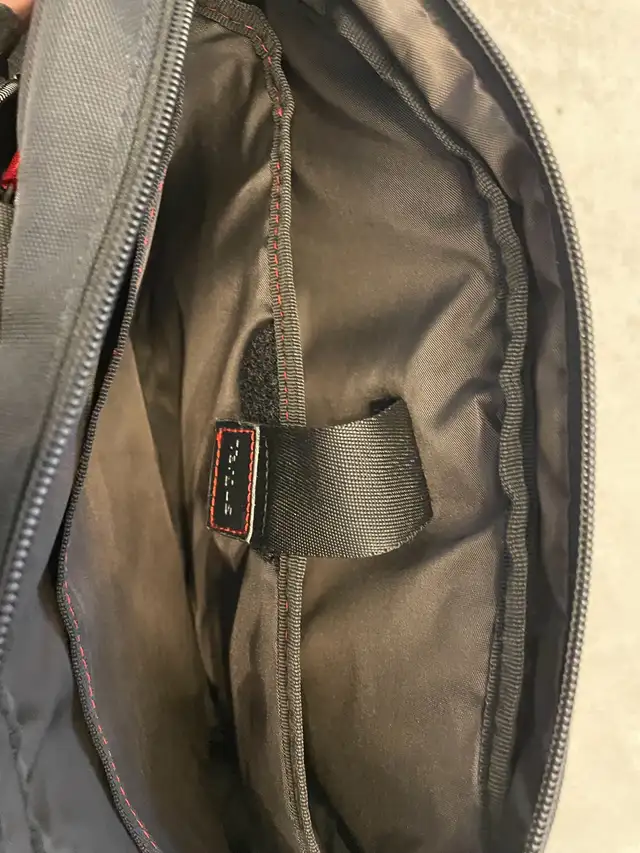 LIKE New Targus 14 inch laptop bag in Laptop Accessories in Oakville / Halton Region - Image 4