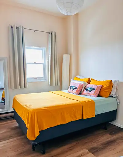 Kingsdown double size mattress (54" X 75"). No issues; no stains; great condition; pet free, smoke f...
