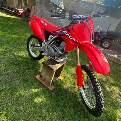 Only has about 35 hours, has oil changes after almost every ride with OEM Honda oil. Comes with owne...