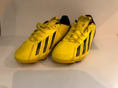 Adidas F50 size 6 soccer shoes. Yellow with black, gray and white accents. Clean and in very good co...