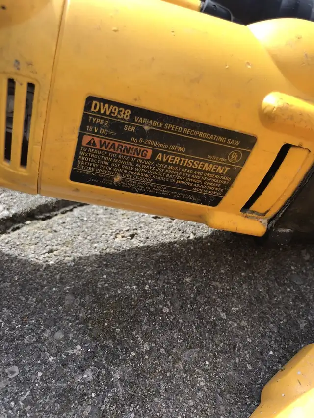 Dewalt drills, sawzall, flashlight,batteries, chargers in Hobbies & Crafts in London - Image 6