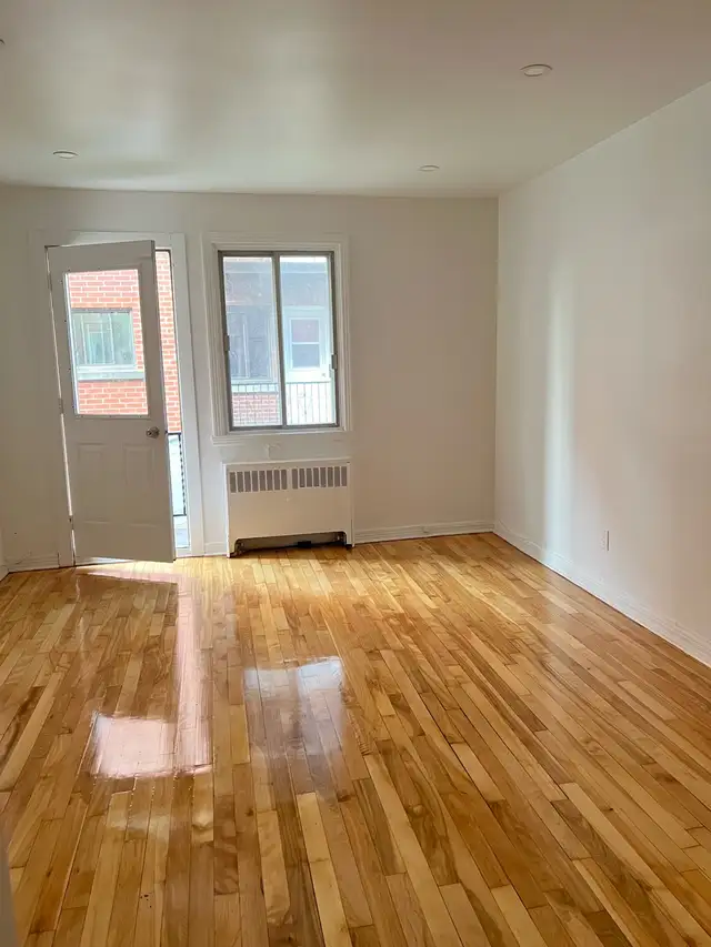 2 Bedrooms | 1 Bathroom || NDG in Other in City of Montréal - Image 7