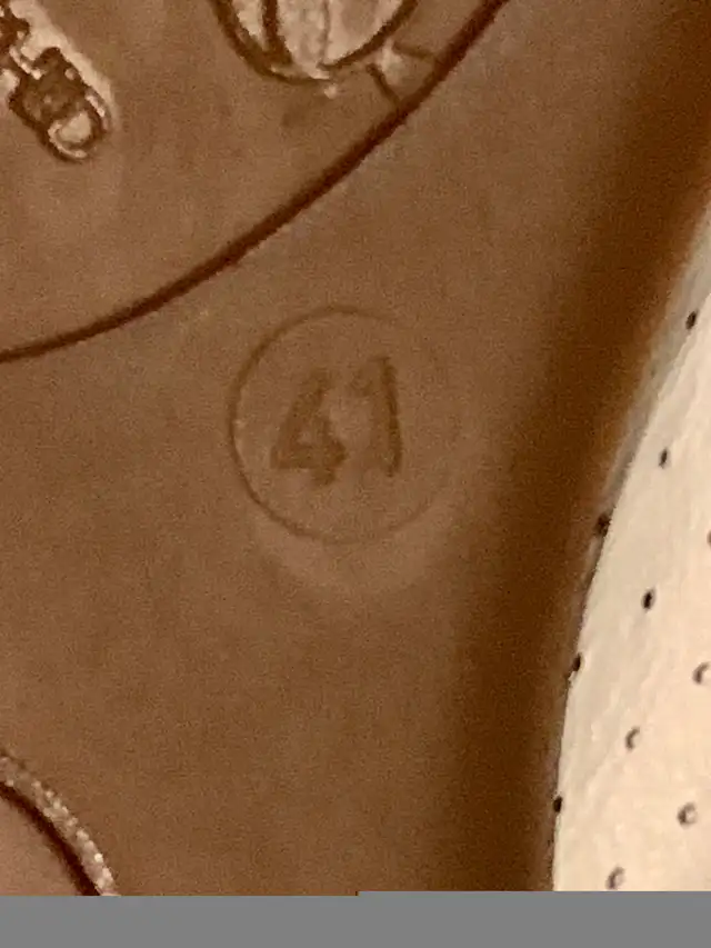 Women’s Size 9 Wide Flats Shoes in Women's - Shoes in Kitchener / Waterloo - Image 5