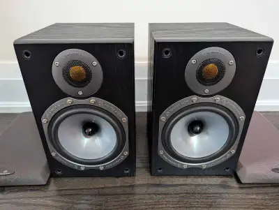 These Monitor Audio Bronze bookshelf speakers deliver crisp, clear audio in a compact design, perfec...
