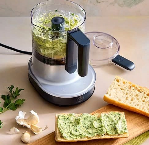 Pampered chef electric twist and chop in Kitchen & Dining Wares in Bathurst
