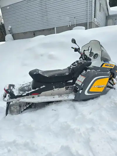 2007 Ski-Doo legend v800, just serviced, oil, filter,chain case oil, spark plugs, 13000km, 2025 trai...