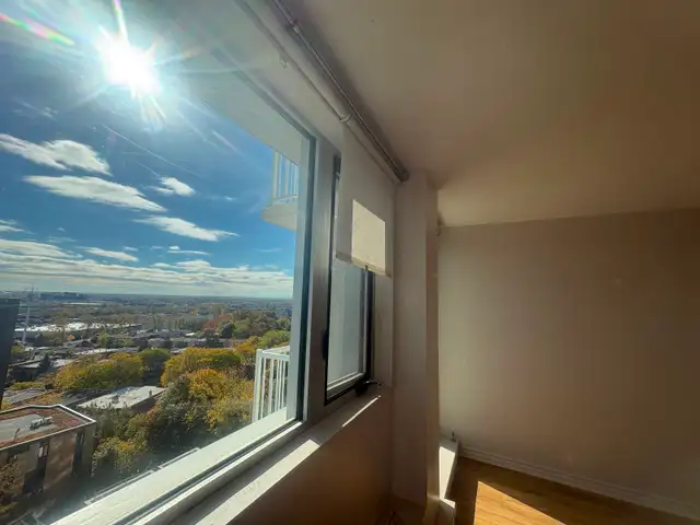 Urgent: cession de bail dès 1 nov. 3 1/2 avec balcon/ Piscine in Long Term Rentals in City of Montréal - Image 3