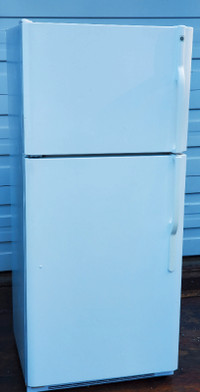Ge Mid Size Fridge - Very Good condition Clean and cold