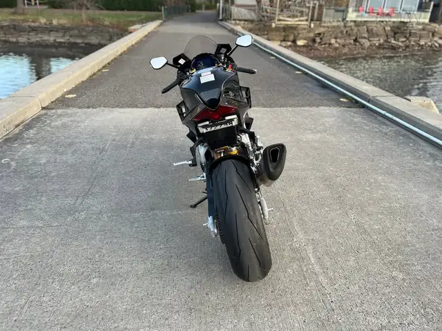 2022 Aprilia RSV4 Factory 1100 in Sport Bikes in West Island - Image 10