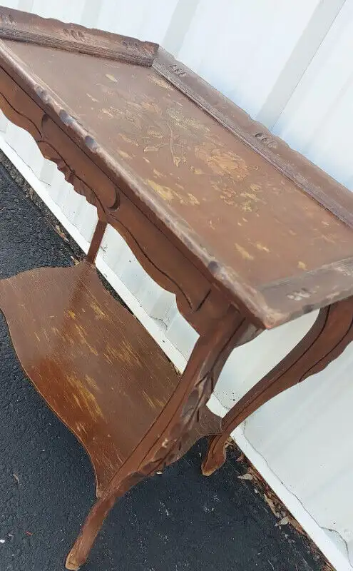 QUAINT SMALL VINTAGE TABLE63005667154817123