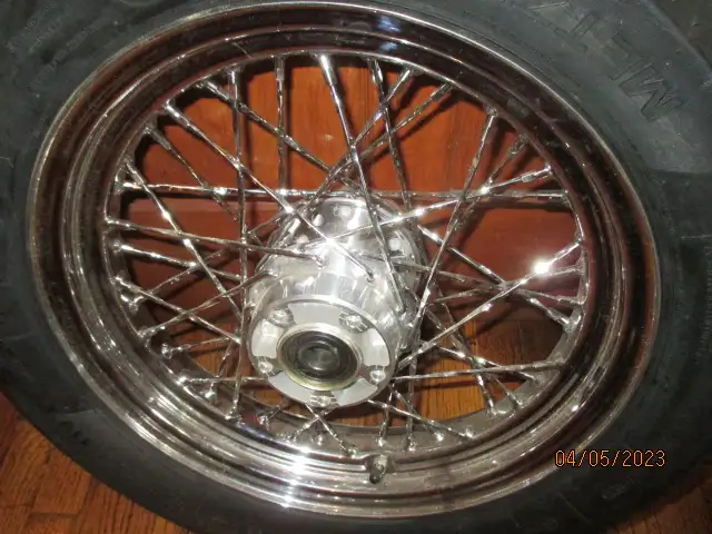 Harley Davidson seats and wheels and parts in Motorcycle Parts & Accessories in City of Montréal - Image 10