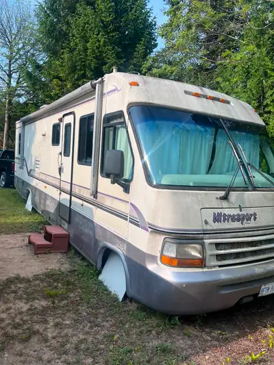 1996 Damon UltraSport 34’ in length. I’m selling this for my mother. The vehicle is located in Red B...