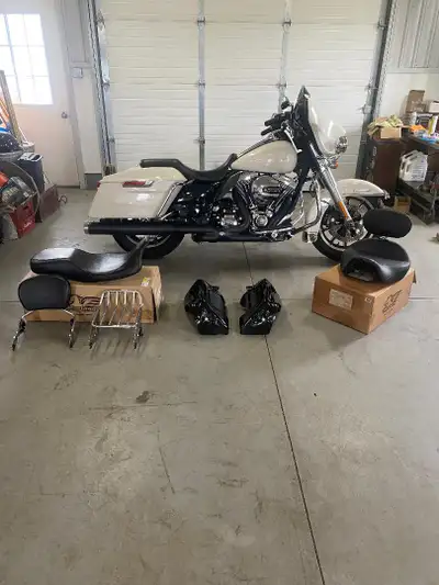 US police bike. 90 miles. Well maintained, clean and straight. 103 HO , V&H X pipe. V&H tuner, FP3....