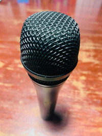 Sennheiser E835 microphone