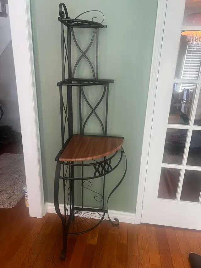 CORNER PLANT STAND in Bookcases & Shelving Units in Oshawa / Durham Region - Image 3