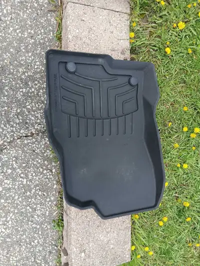 Like new full set of weathertech mats for CX5 2017-2025. Used only 6 months. Contact owner if intere...