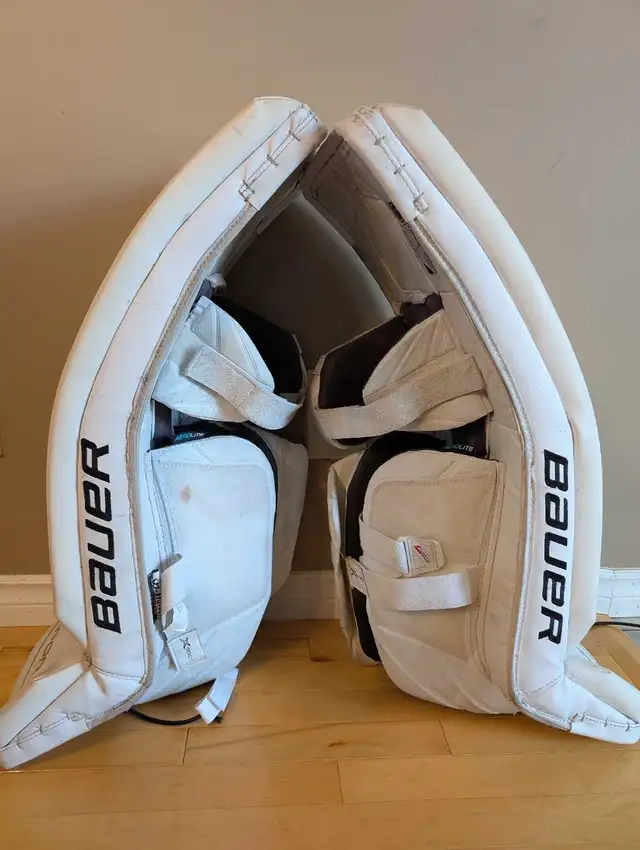 Bauer Intermediate Large Goalie pads  in Hockey in St. Albert - Image 5