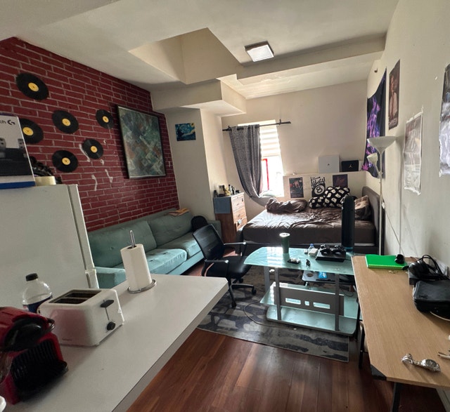 Spacious studio in the heart of Montreal near Concordia metro! — photo 2