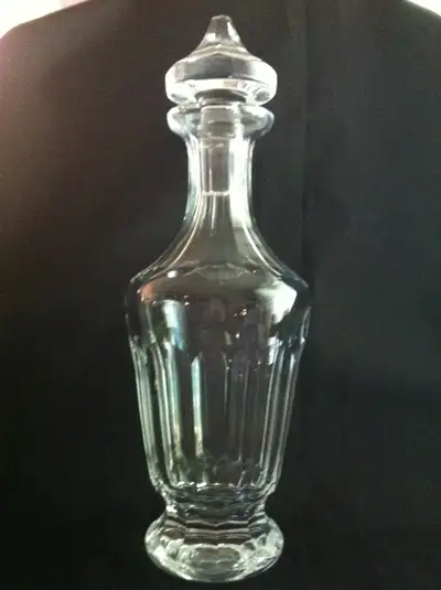A RARE VINTAGE NEVER USED BEAUTIFUL DESIGN WITH EXTRA ORDINARY QUALITY DECANTER AND THE STOPPER. IT...