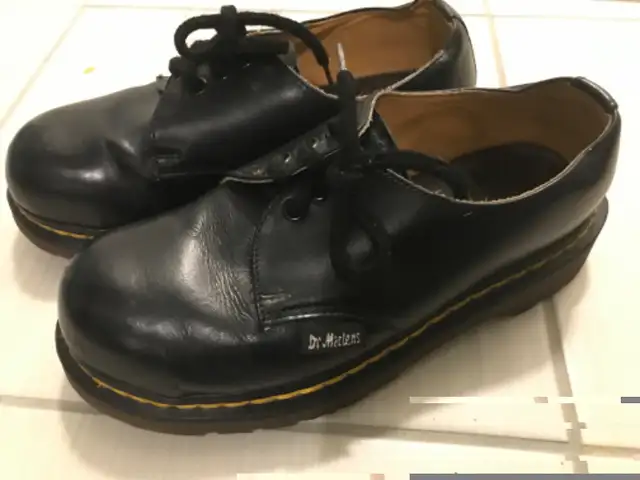 Vintage Doc Martens Safety shoes Steel Toe Yellow stitch Size 4 in Women's - Shoes in Oshawa / Durham Region - Image 5