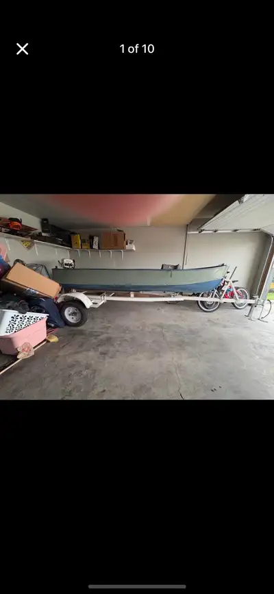 This 12.5-foot aluminum fishing boat is a reliable, pre-owned companion perfect for your next day ou...