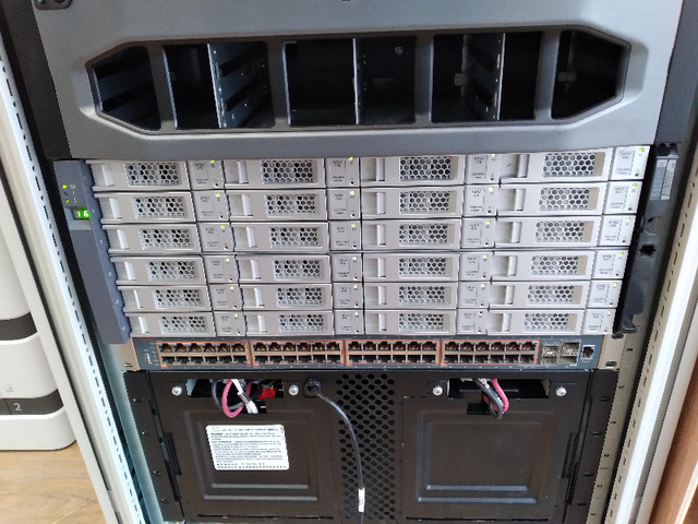 144TB NetApp DS4246 24x 6TB IOM6 SAS Hard Drive Array Dual P.S. in Servers in London