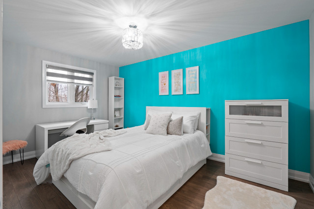 BEDROOM FURNITURE FOR SALE - QUEEN SIZE BED, DESK, DRESSER. in Beds & Mattresses in Oakville / Halton Region - Image 2