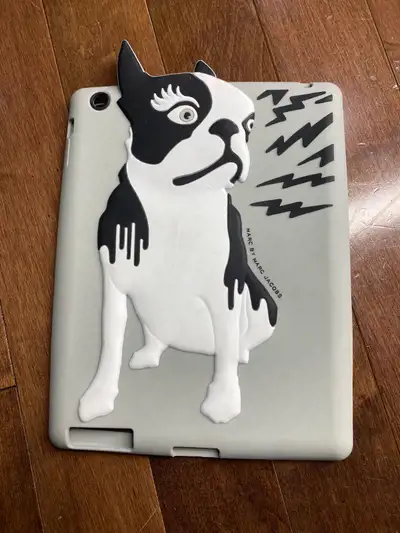 Great condition. See pictures for details. Boston terrier design Compatible with iPad 3 & 4