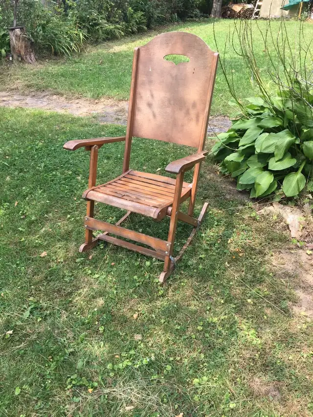 Vintage rocking chair in Arts & Collectibles in Ottawa - Image 3