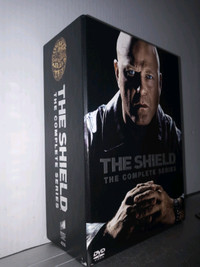 The Shield : The Complete Series 29 -Disc DVD Set  Seasons 1 -7 