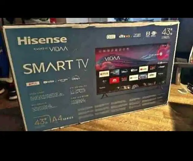 Hisense 43" Smart TV in TVs in City of Montréal - Image 2