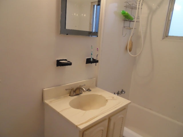 FREE Wi-Fi - TRÈS GRANDE CHAMBRE ROOMS RENT – À LOUER MONTREAL — photo 2