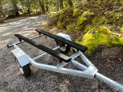 I am selling my dinghy trailer, which is in good condition and ready for your boating needs! This tr...