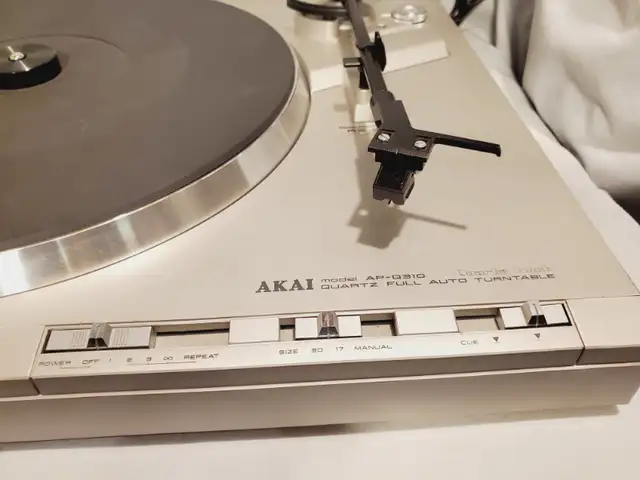 Akai AP-Q310 Record Player Turntable in Stereo Systems & Home Theatre in Mississauga / Peel Region - Image 3