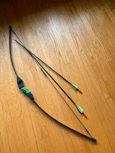 Barnett Lil'Sioux Jr. bow set for Teens Kids Youth. Outdoor target Practice Bayview and Sheppard loc...