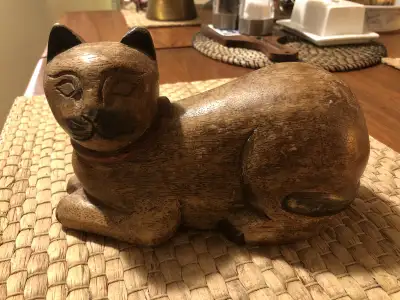 MCM Hand Carved Wooden Cat Hand Painted 8”w x 5”h x 4”w Follow redheadvintage72 on instagram Pick Up...