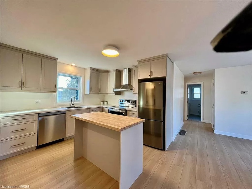 Bright 3-bedroom, 1.5 bathroom main level suite 5