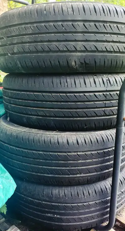 Good all season tires: Certified AllTrek 205/60R16 92V. Only used for one season, plenty of tread le...