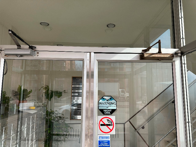 Porte aluminium door commercial double dans Portes, fenêtres et moulures  à Ville de Montréal - Image 3