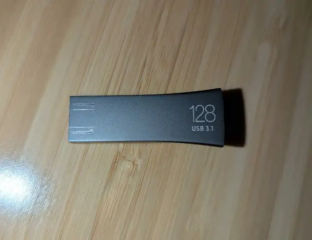 Samsung BAR Plus 128GB USB Drive