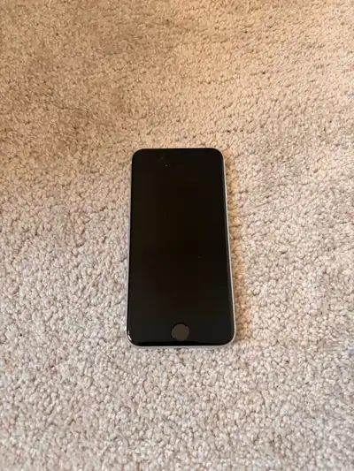 This is a white Apple iPod Touch, perfect for on-the-go entertainment. It is in used good condition,...