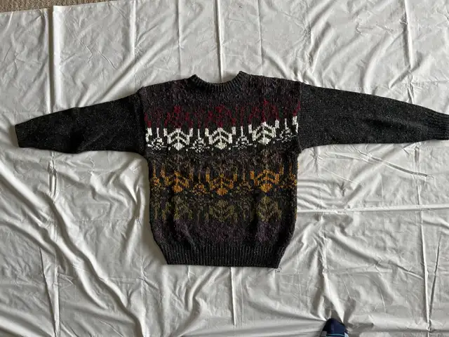 Men's Sweater in Men's in St. Albert - Image 2