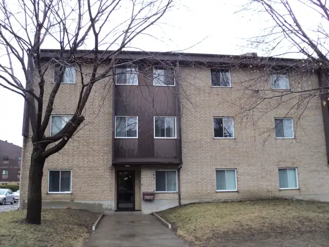 LONGUEUIL, 3 1/2 style condo a louer pres services transports