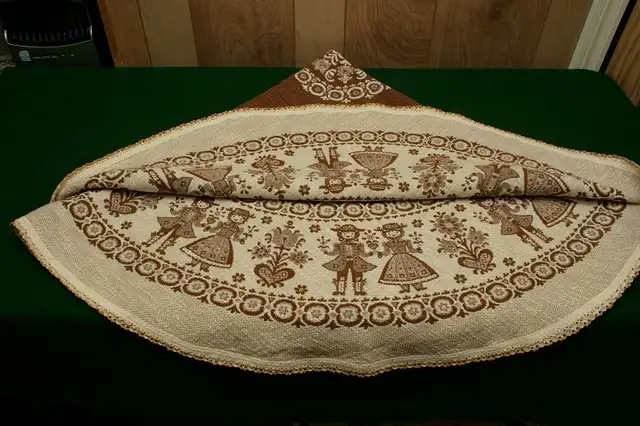 Austrian folk linen and other collectibles in Home Décor & Accents in Ottawa - Image 3