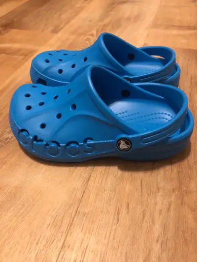 Kids Crocs size 3, View more