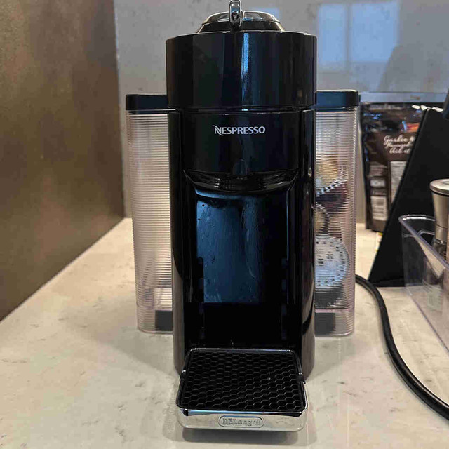 Nespresso Vertuo machine + milk frother + electric boiler water dans Machines à café  à Ville de Montréal