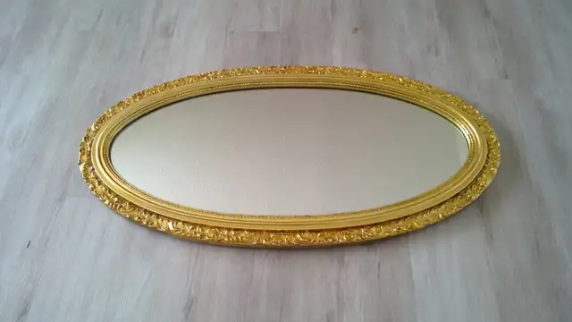 Oval Mirror - gold colour trim in Home Décor & Accents in Red Deer - Image 3