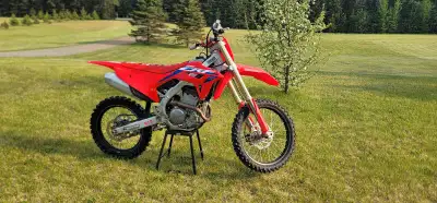 2022 CRF250R in amazing condition with original plastics, almost new front tire and new rear tire. C...
