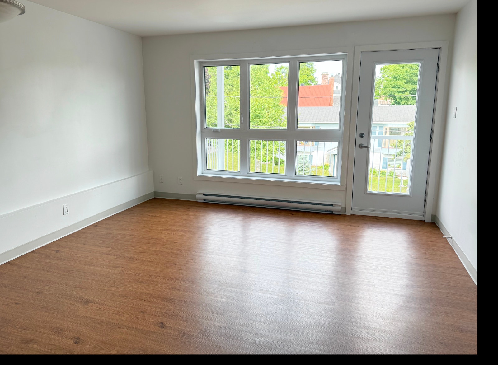 41/2 A LOUER $1250 PAR MOIS ST-AGATHE-DES-MONTS — photo 2